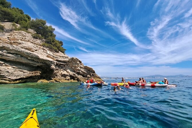 Guided kayak excursion in creeks - Who will enjoy this Marseille kayak trip?