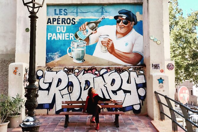 Guided Tour in Marseille: Vieux Port & Old City - The pace, group size, and guide style