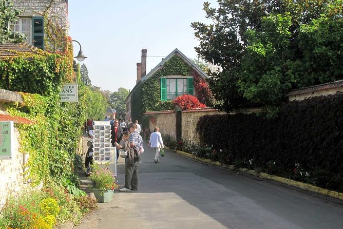 Guided tour Monet's house and gardens/small group - Finding Les Nymphéas at 1:00 pm