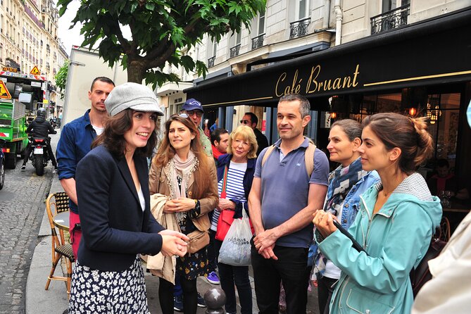 Guided tour of Montmartre in songs with a professional - Rue Lepic, Moulin de la Galette, and Dalida’s address