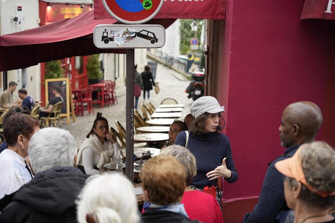 Guided tour of Montmartre in songs with a professional - Theatre Lepic and Montmartre on film