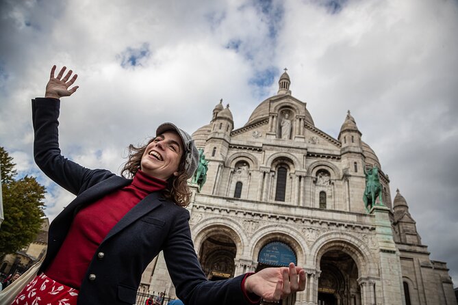 Guided tour of Montmartre in songs with a professional - La Maison Rose, the vineyards, and Au Lapin Agile