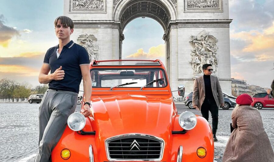 Guided Tour of Paris in Classic Convertible - The Eiffel Tower and the best photo opportunities