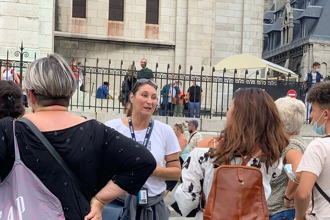 Guided Tour of Sacré-Coeur and Montmartre - The meeting point needs extra care