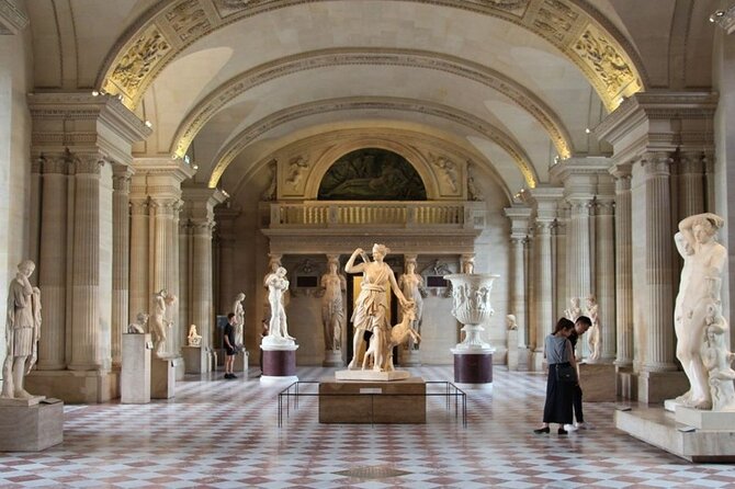 Guided tour of the Louvre Museum with tickets included - Why a guide helps inside the Louvre
