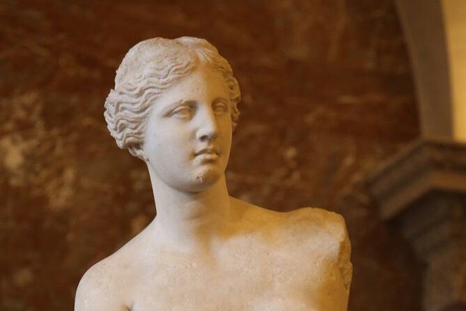 Guided tour of the Louvre Museum with tickets included - Starting with the medieval Louvre