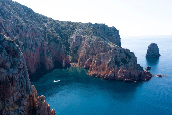 half-day excursion / snorkeling calanques de piana-capo rosso - What the small boat means for comfort