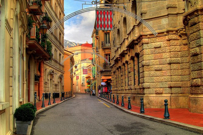 Half-Day Trip from Nice to Monaco Monte carlo with Guided Walk - Starting at Nice Ville with a red umbrella