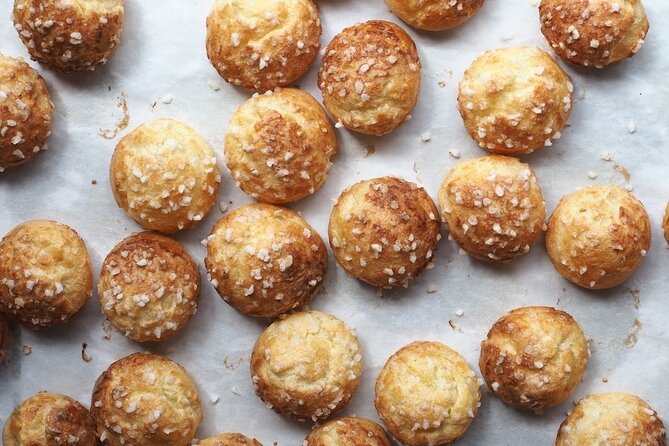 Hands-on Eclair and Choux Making with a Pastry Chef - Baking at 200°C Until the Choux Is Crisp