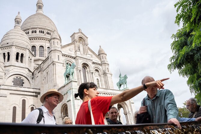 Hidden Montmartre: Paris' Secret Streets Walking Tour - The Wall of Love and Montmartre’s struggling artists