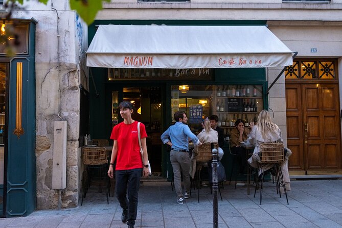 Hidden Paris: Explore Medieval Marais on a Walking Tour - Hôtel de Ville and the darker side of Paris