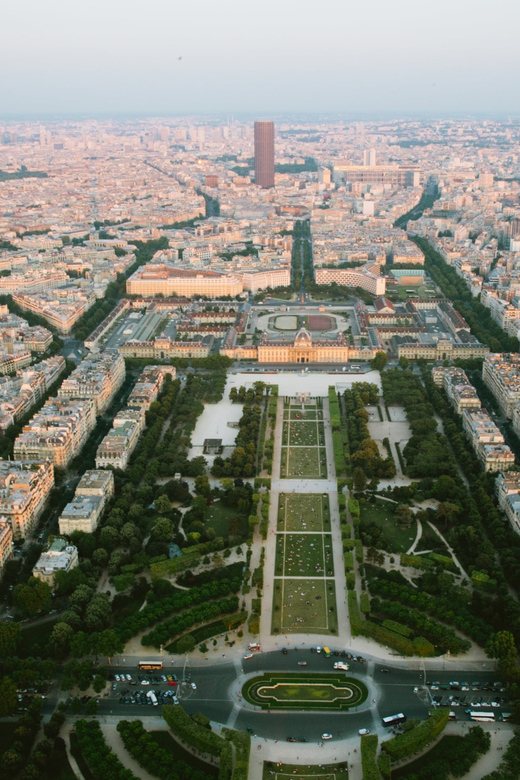 Highlights of Paris Bike Tour in English or Dutch - The guide makes the difference