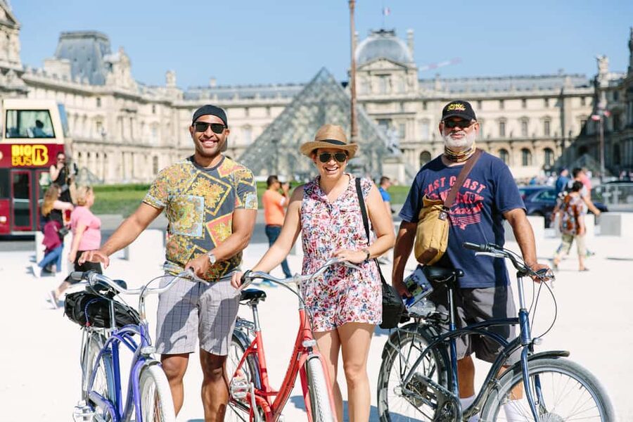 Highlights of Paris Bike Tour in English or Dutch - Group size, pace, and what the three hours feel like