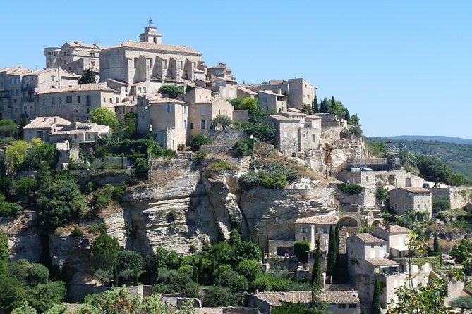 Highlights of Provence : Chateauneuf du Pape & Luberon - Lacoste: a drive through an old hill village