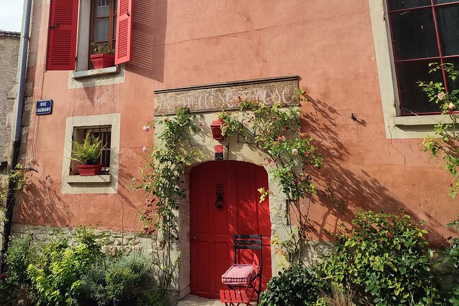 Hiking Adventure in Van Gogh's Footsteps with 6 miles walk - Victor’s guiding style and the small-group advantage