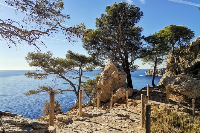 Hiking in the Calanques National park from Marseille - Reaching the Luminy meeting point
