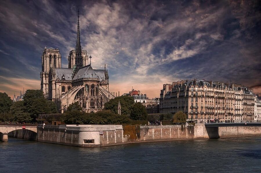 Historic Paris Walking Tour in English - The Louvre, from fortress to art museum