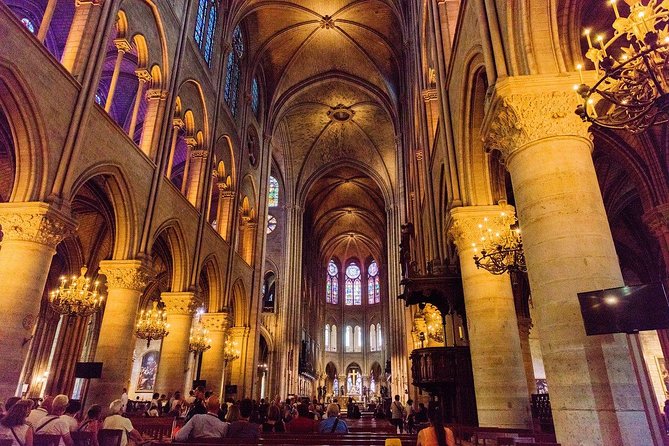 History of Paris City Center w/ Notre Dame Semi-Private 12ppl Max - Starting at Cité and finding old Paris