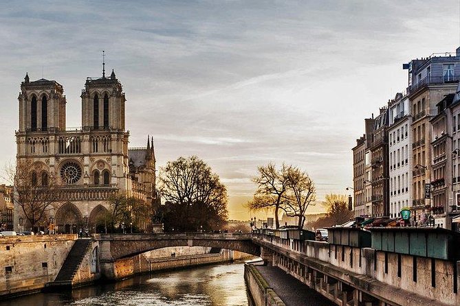 History of Paris City Center w/ Notre Dame Semi-Private 12ppl Max - Palais de Justice, Sainte-Chapelle, and the Conciergerie