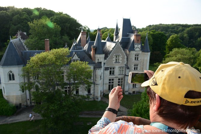 Hot Air Balloon Flight over the castle of Chenonceau / France - The one-hour flight over the Loire Valley