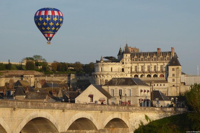 Hot Air Balloon Flight over the castle of Chenonceau / France - The pilot and the feeling of safety
