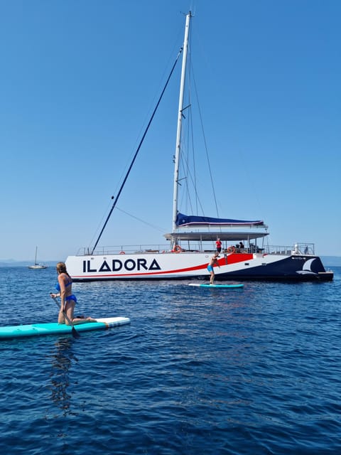 Hyères, Brégançon & Porquerolles : Full-Day cruise with Meal - Seeing Fort Brégançon from the water