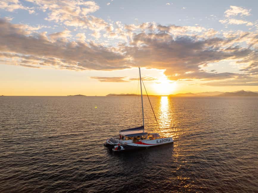Hyères : Sunset Catamaran Cruise to Giens Peninsula - Leaving Hyères Saint-Pierre Port at 7:30 PM