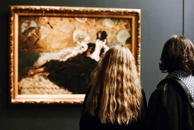 Impressionist Paris: d'Orsay & Montmartre Exclusive Guided Tour - Vineyards, cabarets, and the Bohemian side of the hill