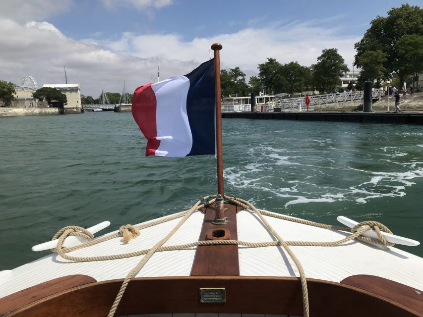 La Rochelle: 1-Hour Boat Tour of the Bay - The channel, open bay, and sea breeze