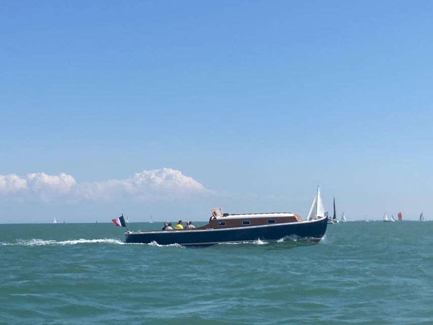 La Rochelle: 1-Hour Boat Tour of the Bay - Group size, commentary, and comfort