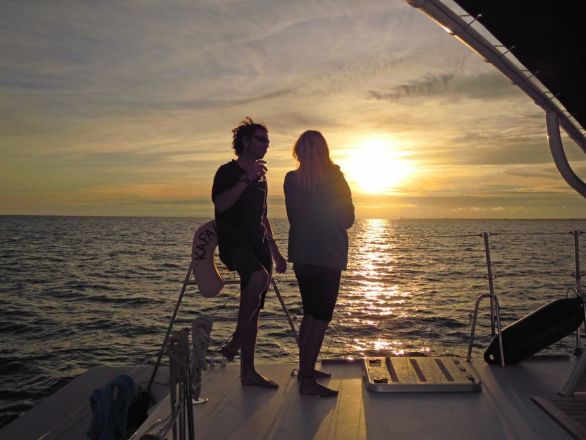 La Rochelle: 2-Hour Sunset Sailing Cruise - Meeting the boat beside La Rochelle’s old towers
