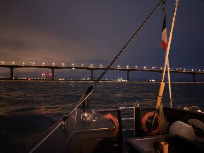 La Rochelle: Sailing Cruise - Sailing past the Richelieu Tower and Bout du Monde lighthouse