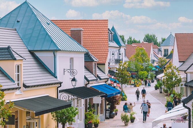 La Vallee Village Shopping Outlet by Luxury Transport from Paris - Arriving at the open-air designer village