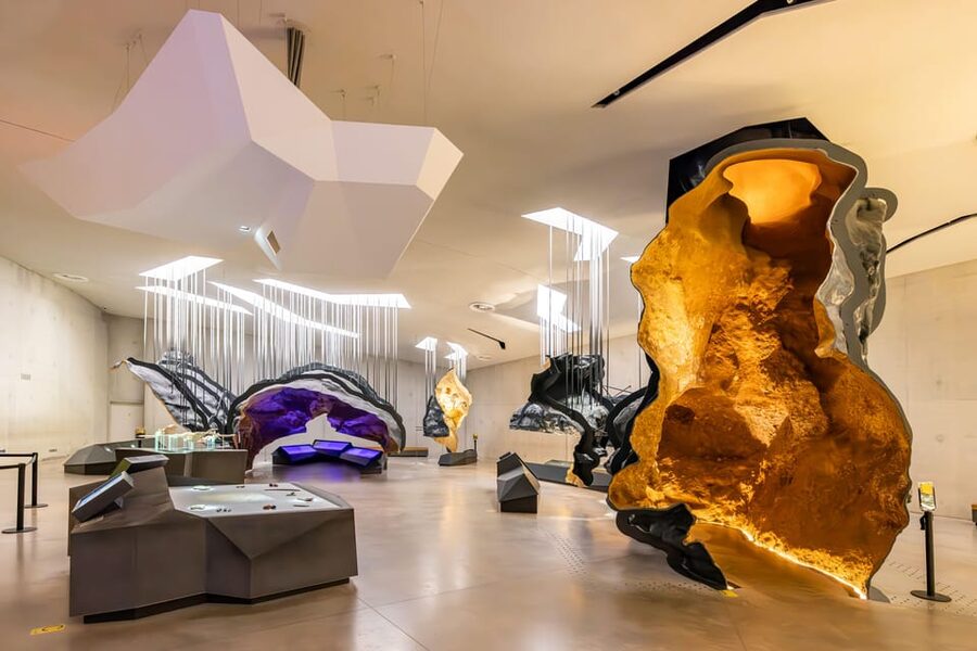 Lascaux IV: Full Replica Cave Experience Ticket - Theater and cinema add two kinds of context