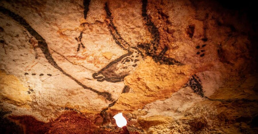 Lascaux IV: Full Replica Cave Experience Ticket - Entering the complete replica cave