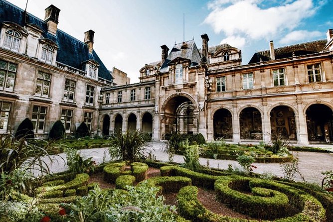 Le Marais District & Jewish Quarter Guided Walking Tour 12ppl Max - Key things to know before you book