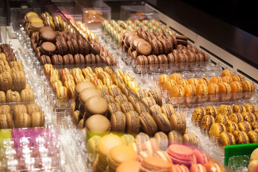 Le Marais: Pastry and Chocolate Food Tour - Tea, absinthe, and 1001 spices