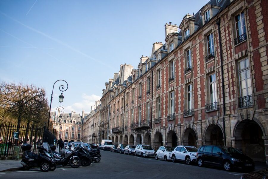 Le Marais: Pastry and Chocolate Food Tour - Weather, seasons, and a little flexibility