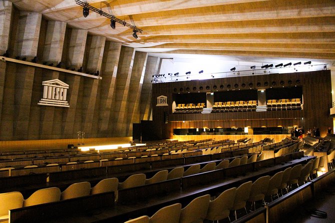 Les Coulisses DE UNESCO - Concrete Corridors, Footbridges, and Modern Design