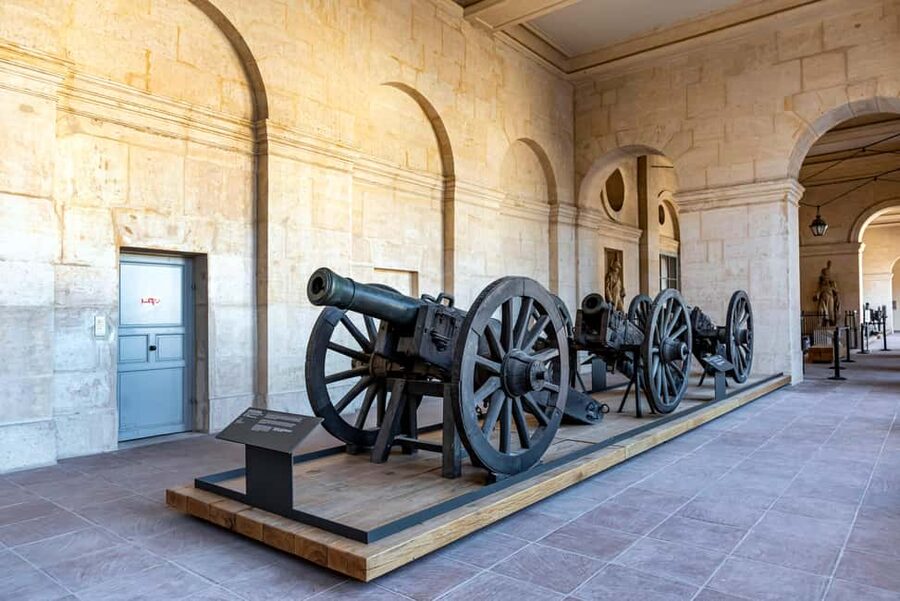 Les Invalides: Napoleon's Tomb & Army Museum Entry - How long should you allow?