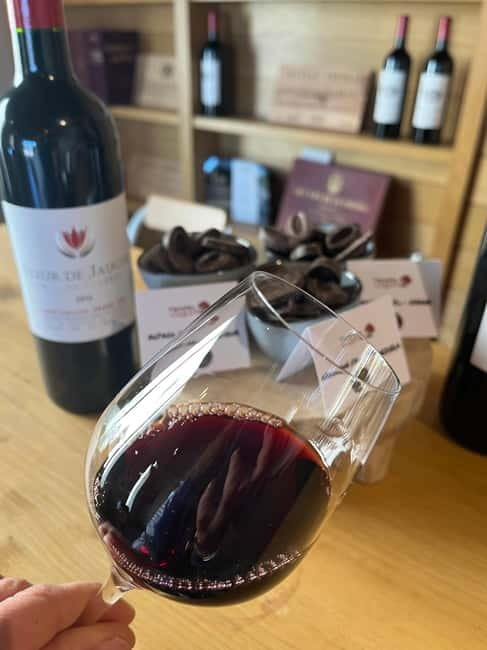 Libourne: Winery Tour with Wine and Chocolate Tasting - A family château between Saint-Emilion and Pomerol