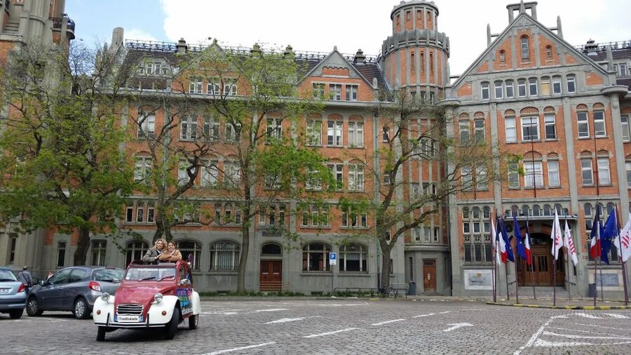 Lille Driving Tour by Convertible Citroen 2CV - Choosing between 30, 60, and 90 minutes
