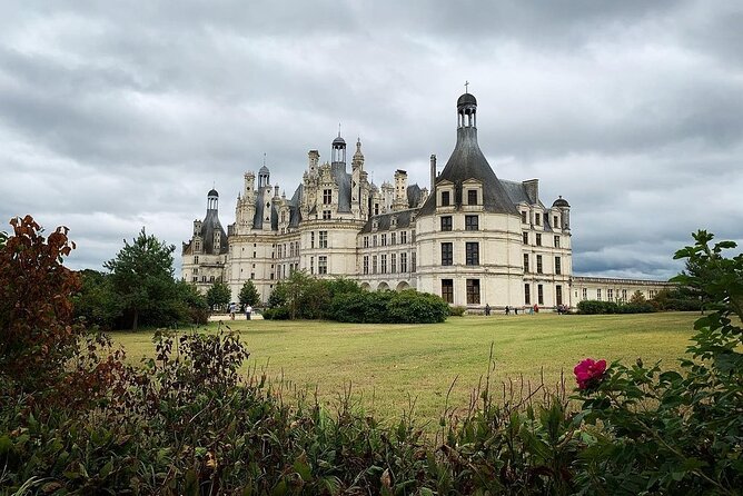 Loire Valley Castles Small-Group Day Trip from Paris - What the guide actually does
