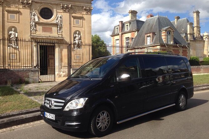 Loire Valley Royal Castles Guided Small group Day Trip from Paris - Amboise lunch and a royal château