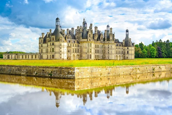 Loire Valley Wines and Castle Small Group Day Trip from Paris - Key points to know before booking