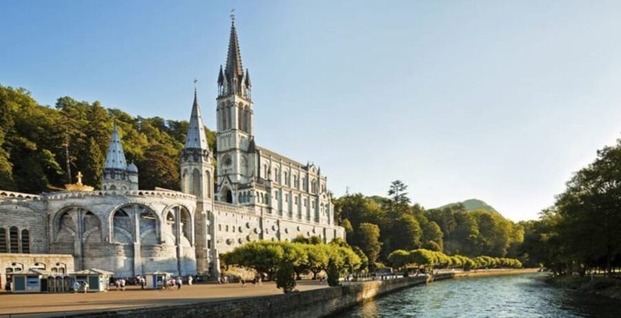 Lourdes: Private Guided Tour in the Sanctuary - Should you book it?