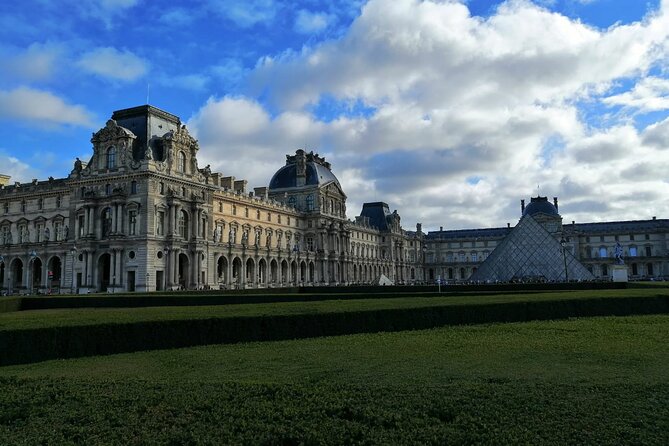 Louvre Highlights Tour for Kids Ticket Included - Meeting outside the Louvre and getting inside