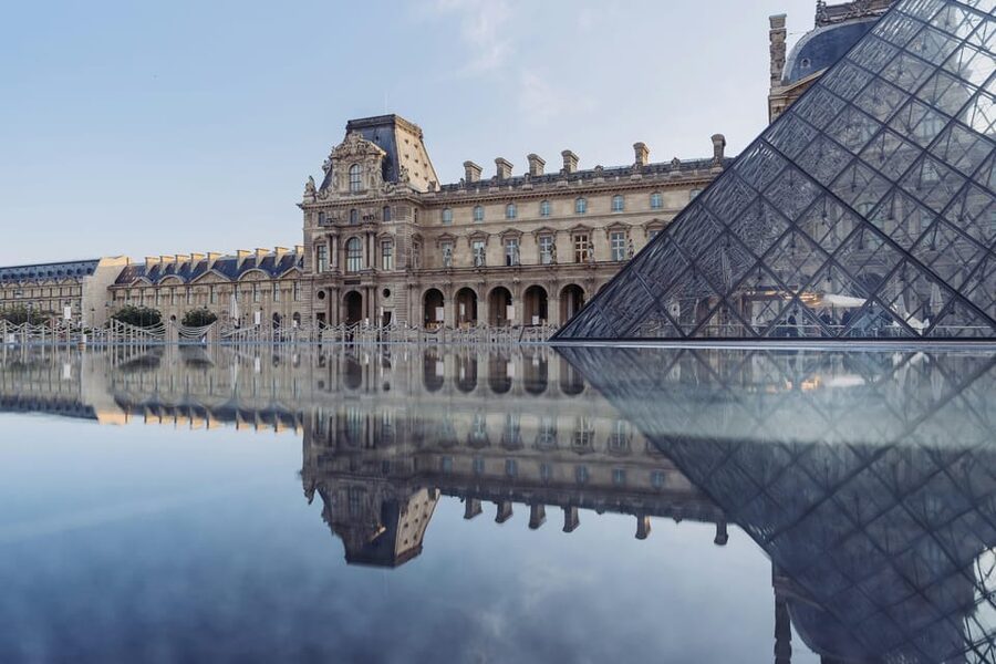 Louvre & Mona Lisa Small Group Tour with Reserved Entry - Ancient sculpture and the Winged Victory