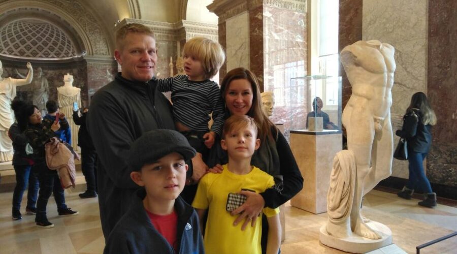 Louvre Museum Child-Friendly Private Tour for Families - Meeting the guide beside the Louvre Pyramid