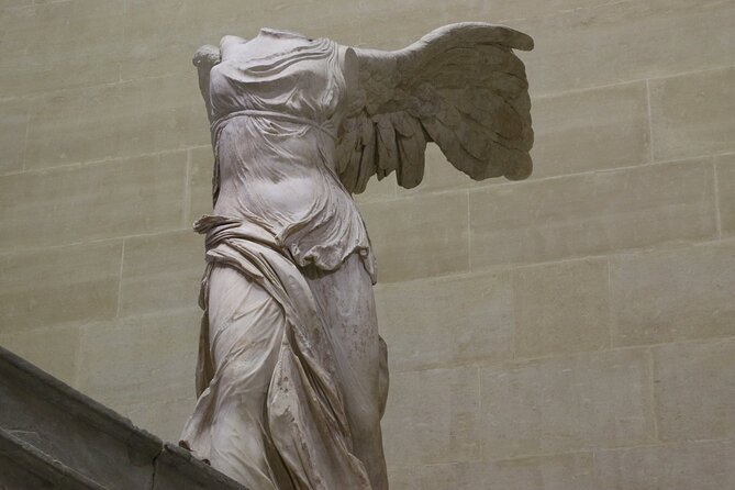 Louvre Museum: Guided Tour at Closing Time with Mona Lisa - Facing the Mona Lisa in a crowded gallery